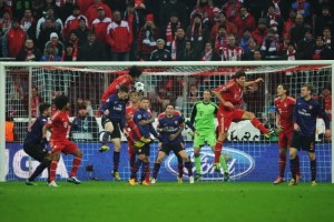  阿森纳防线失误造致命失球  