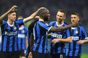  多特蒙德客场逆转取胜延续争冠希望  