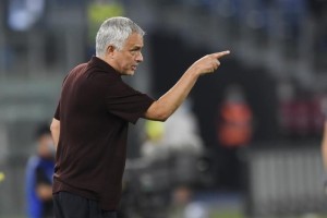  罗马德比战拉齐奥险胜，穆里尼奥战术再显神威