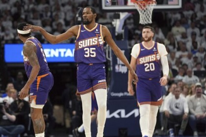  爱德华兹高效发挥森林狼击败快船攀升