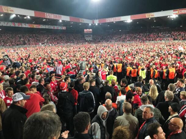  柏林联合主场球迷爆满，激情助威催生胜利奇迹