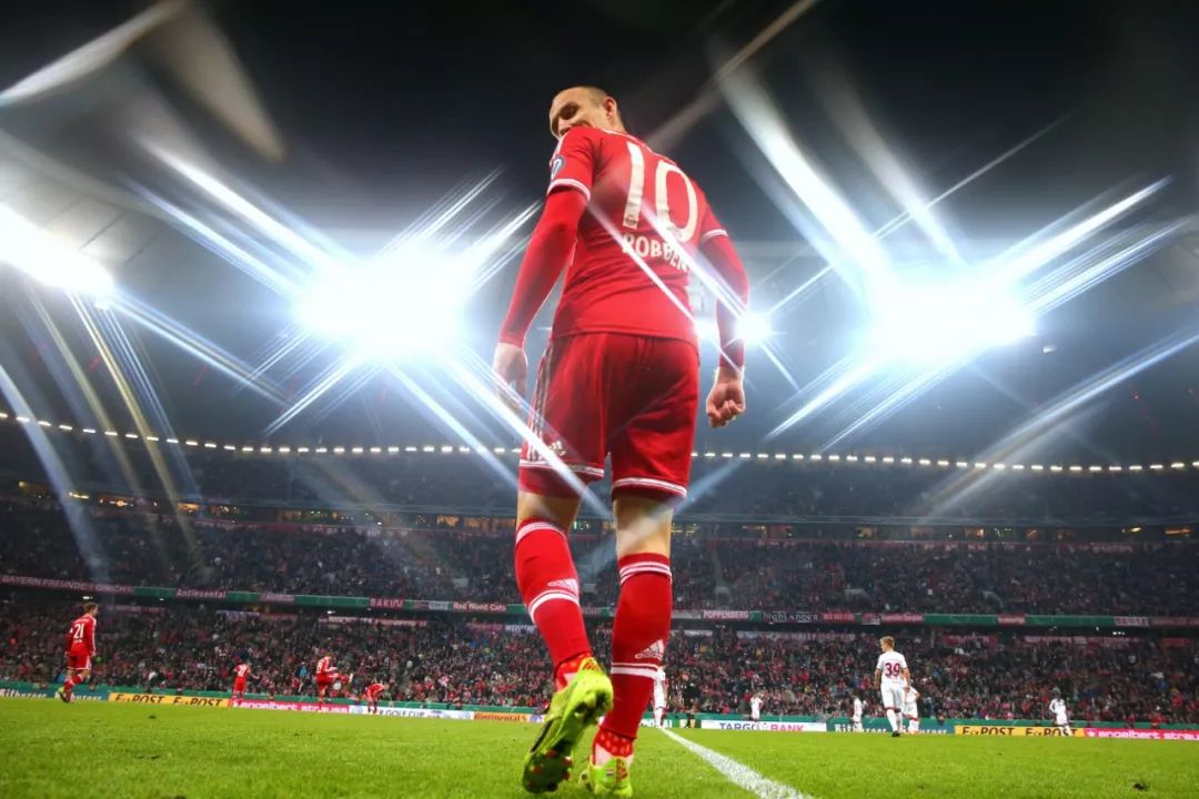  亚眠年轻后卫崭露头角，法甲后防新星备受期待